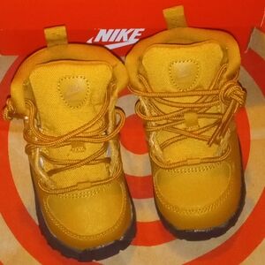 NEW Size 5 toddler Nike boots